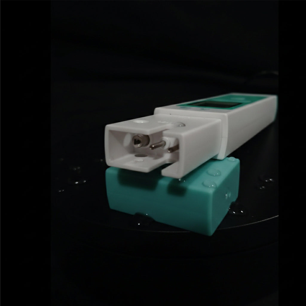 eacygrow TDS/EC meter with a sleek white body and turquoise accents — precision sensor for accurate water quality measurement