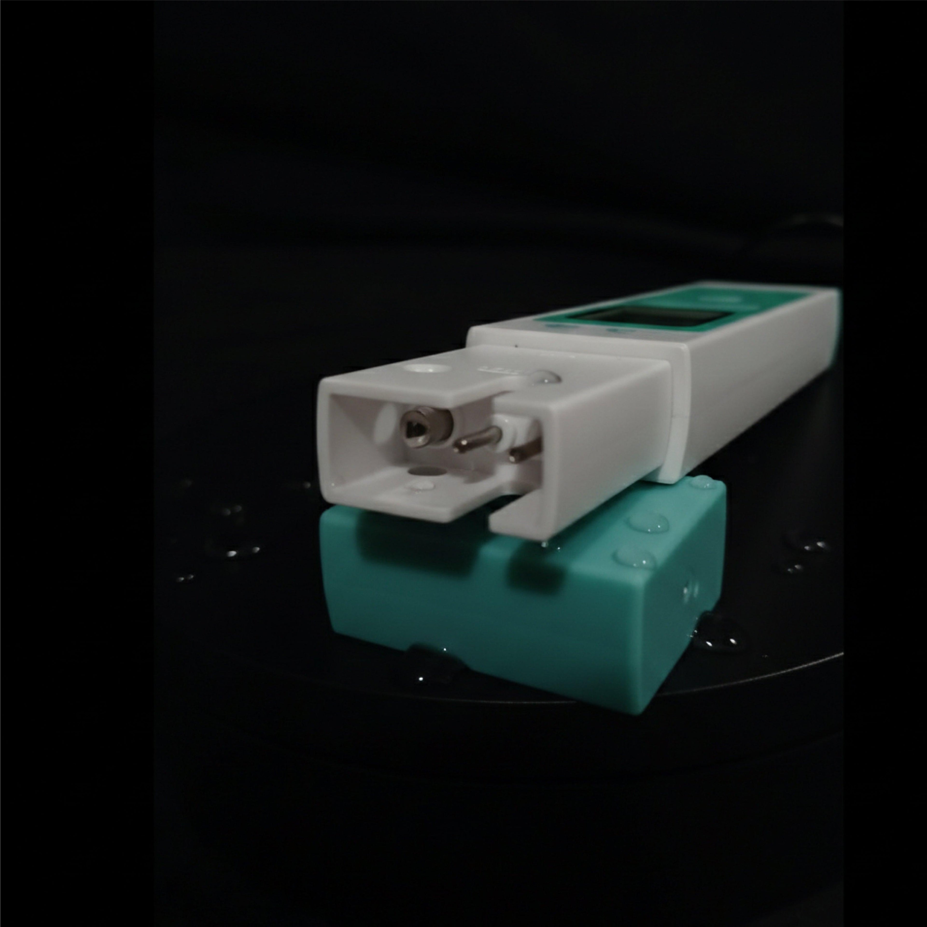 eacygrow TDS/EC meter with a sleek white body and turquoise accents — precision sensor for accurate water quality measurement