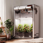 Wohnraum-Design: Weißes Spider Farmer Pro Growzelt, ideal für die ästhetische Integration in moderne Innenräume.