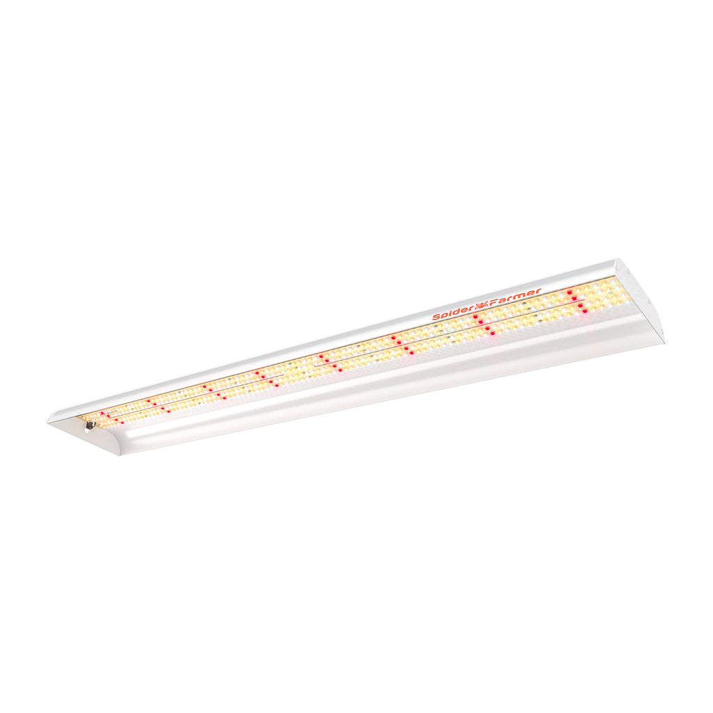 Spider Farmer SF600 LED Grow Light Frontansicht auf weißem Hintergrund.