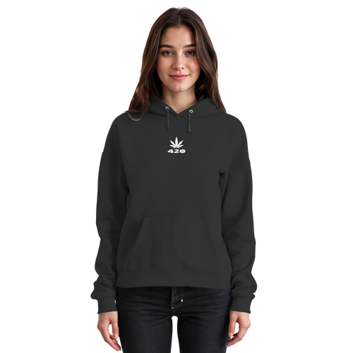 Der „420 Leaf CLR“ Unisex Hoodie von Truemental – Ein minimalistisches Key-Piece in Premium-Qualität (280 g/m²), das durch sein dezentes Blatt-Design die Freiheit und Gemeinschaft der 420-Kultur verkörpert und technische Exzellenz mit authentischem Lifestyle vereint.