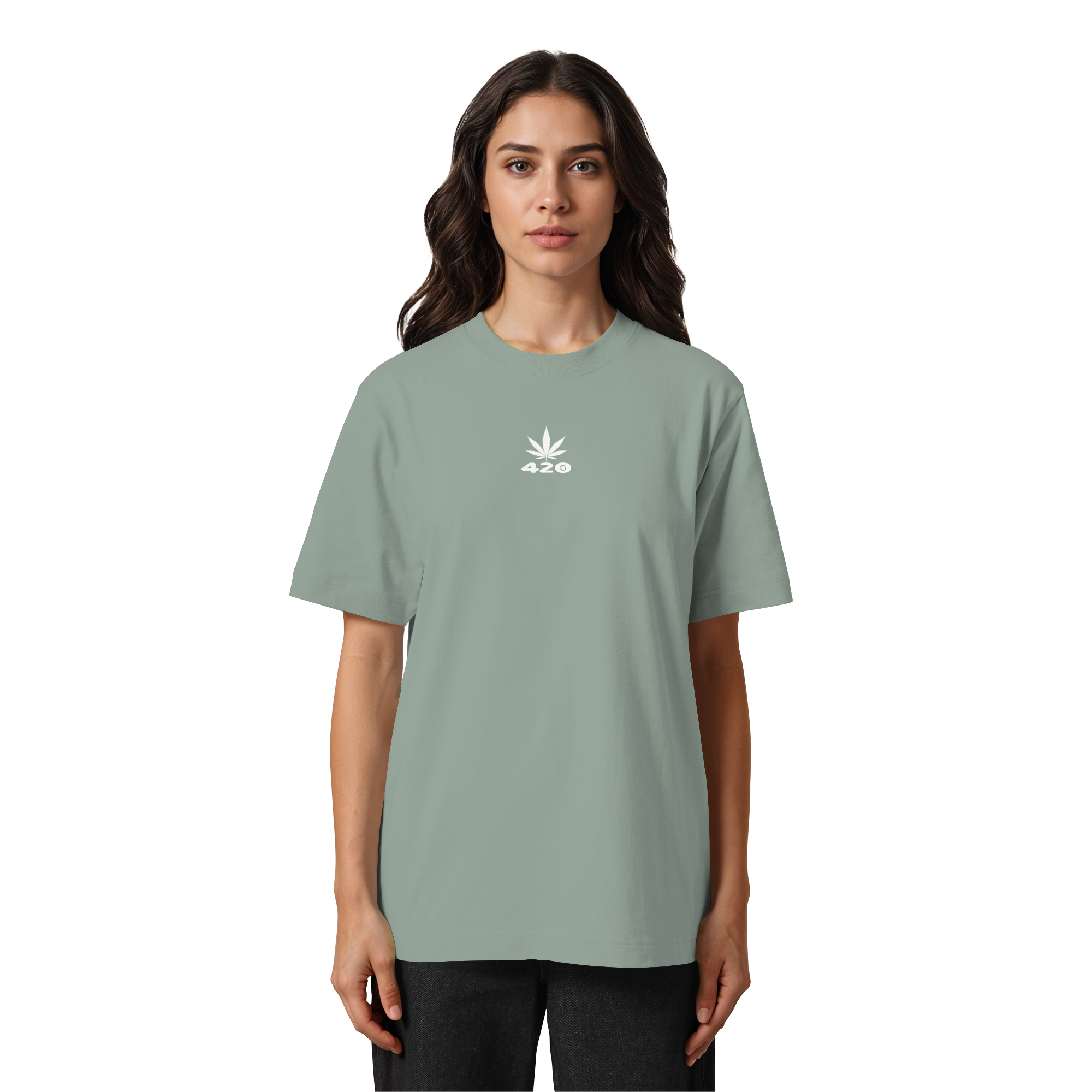 Das „420 Leaf“ Heavy Oversized Organic Shirt – Ein nachhaltiges Statement-Piece aus 240 g/m² Bio-Baumwolle, das durch sein ikonisches Blatt-Design die Essenz der 420-Kultur mit dem Anspruch an technische Exzellenz und Qualität verbindet.