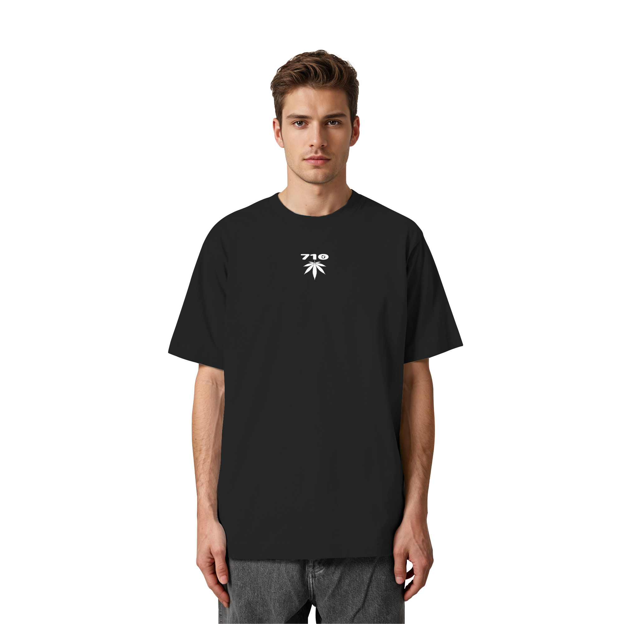 Das „710 Leaf CLR“ Heavy Oversized Organic Shirt – Ein Statement-Piece aus 240 g/m² Bio-Baumwolle, das durch sein minimalistisches Blatt-Motiv und die „710“-Symbolik die moderne Konzentrat-Kultur mit technischem Lifestyle vereint.