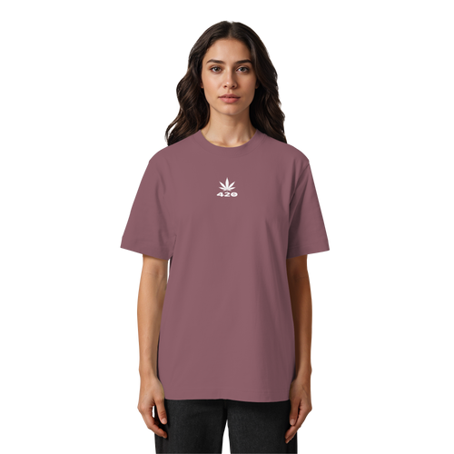 Das „420 Leaf“ Heavy Oversized Organic Shirt – Ein nachhaltiges Statement-Piece aus 240 g/m² Bio-Baumwolle, das durch sein ikonisches Blatt-Design die Essenz der 420-Kultur mit dem Anspruch an technische Exzellenz und Qualität verbindet.